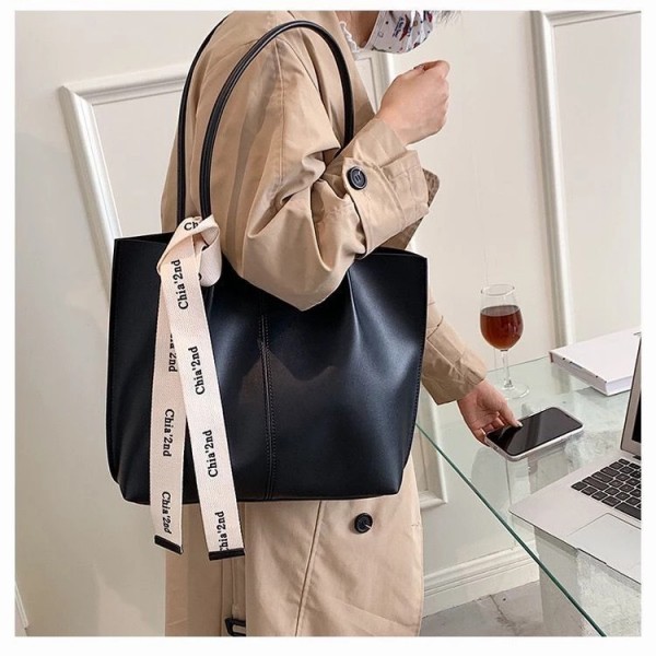 CHIC CHOC HANDBAG (BLACK) BG050